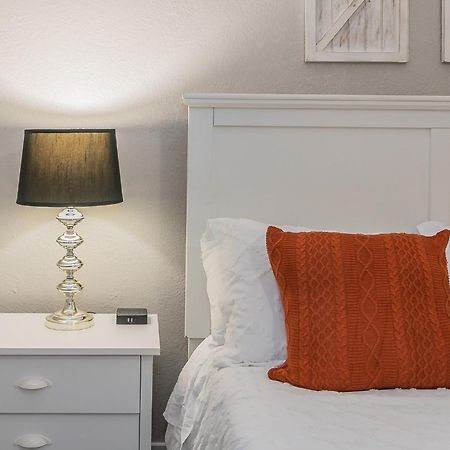 Cozy 2Br Farmhouse Apt - Sleeps 8 - Free Parking! Арлингтон Экстерьер фото
