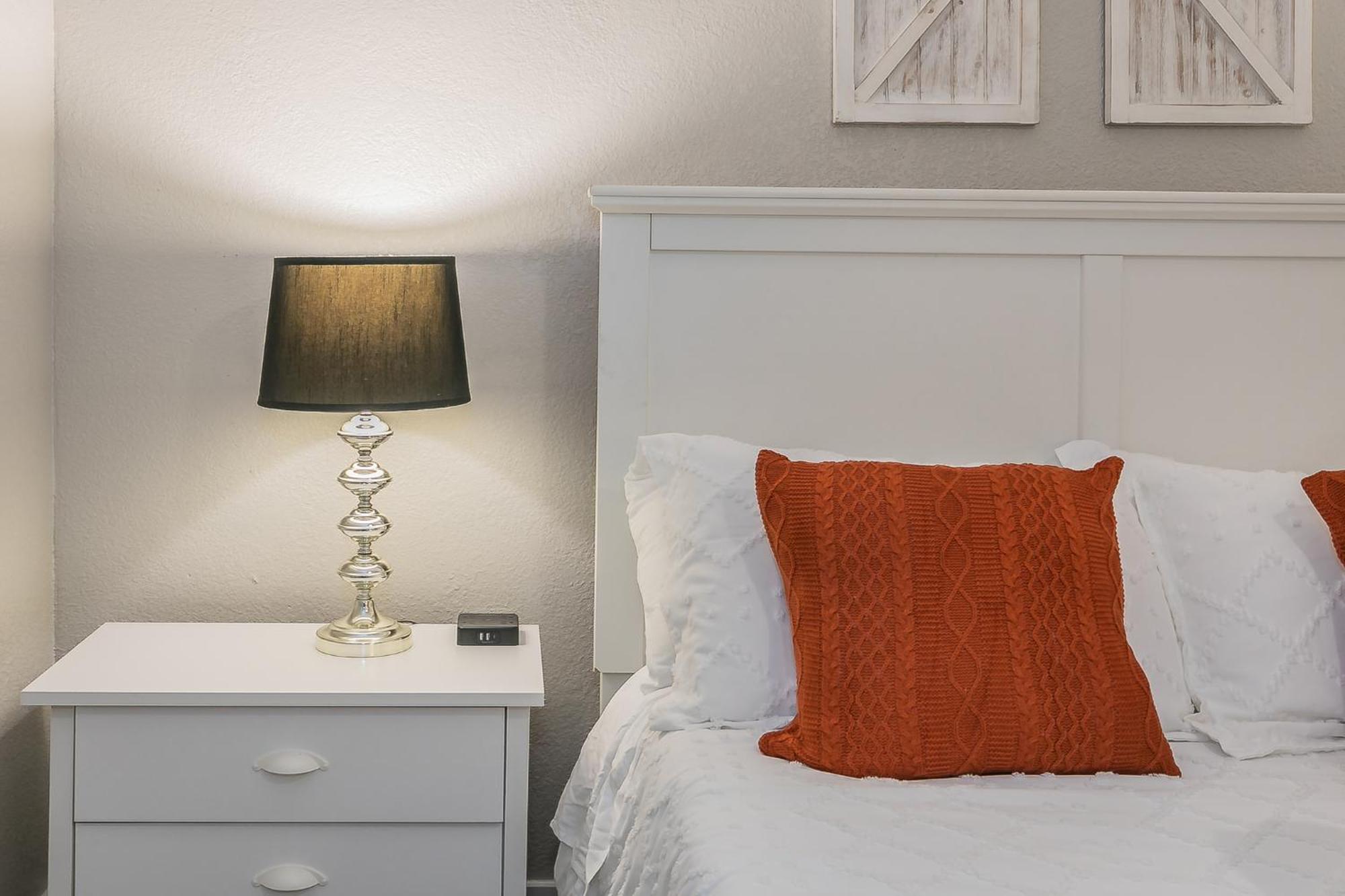 Cozy 2Br Farmhouse Apt - Sleeps 8 - Free Parking! Арлингтон Экстерьер фото