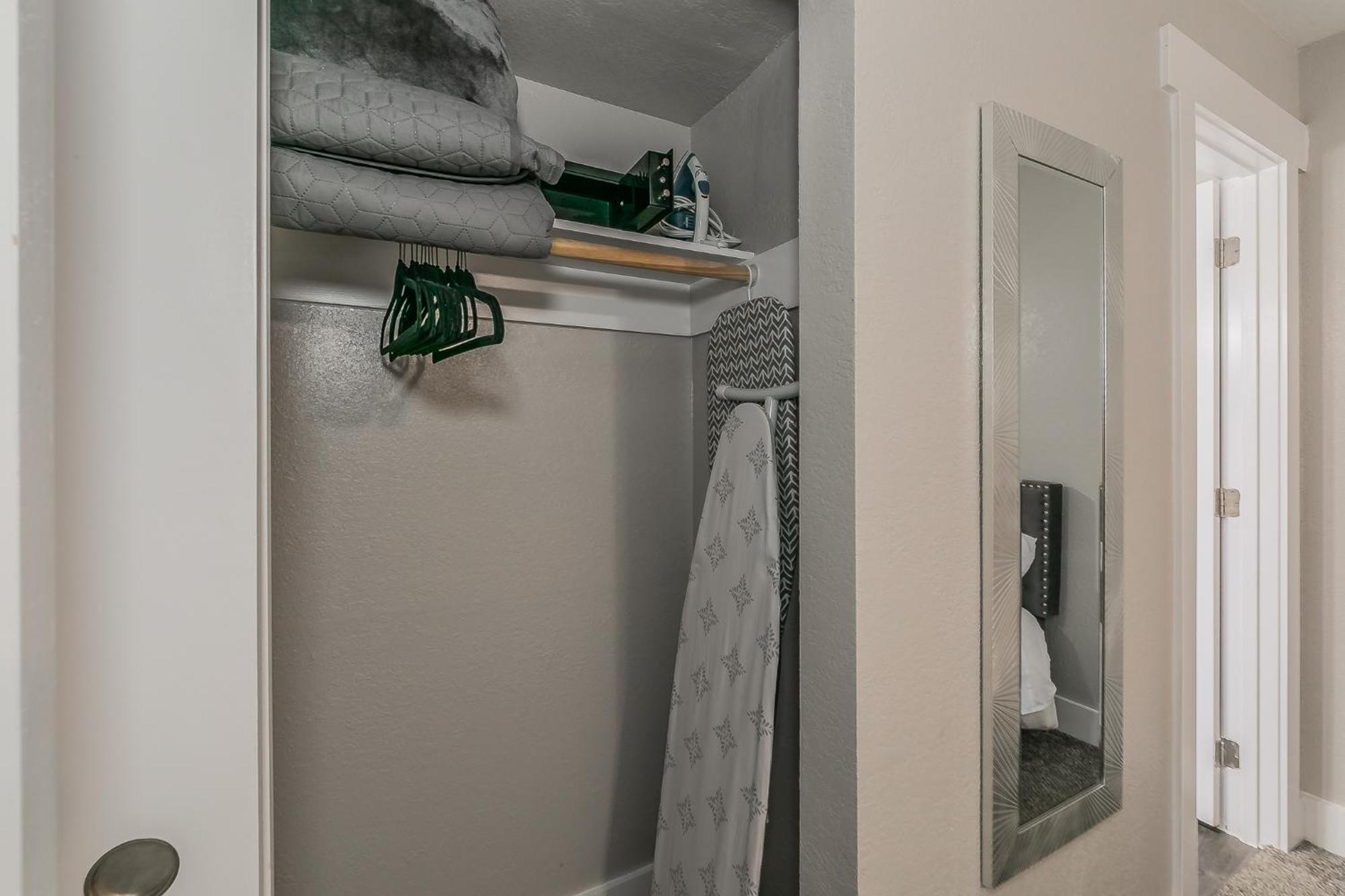 Cozy 2Br Farmhouse Apt - Sleeps 8 - Free Parking! Арлингтон Экстерьер фото