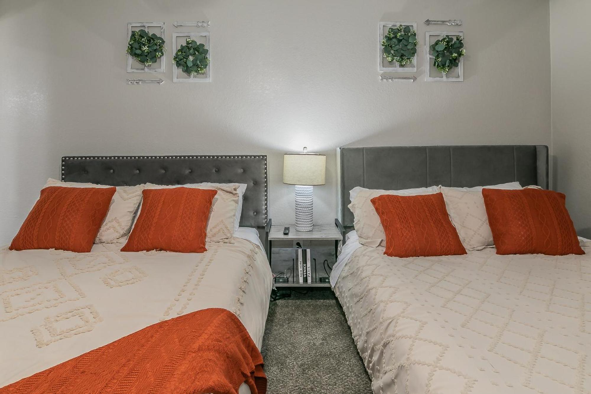 Cozy 2Br Farmhouse Apt - Sleeps 8 - Free Parking! Арлингтон Экстерьер фото
